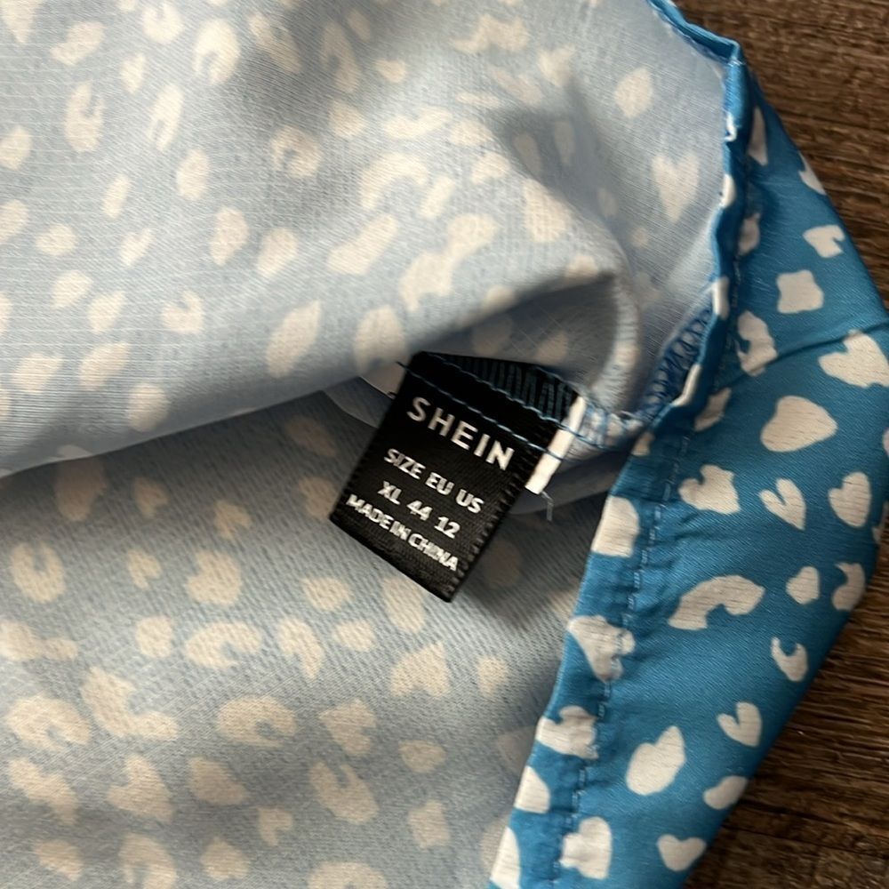 SHEIN Womens XL Blue White Heart Print Flutter Sleeve V Neck Blouse - Picture 5 of 7
